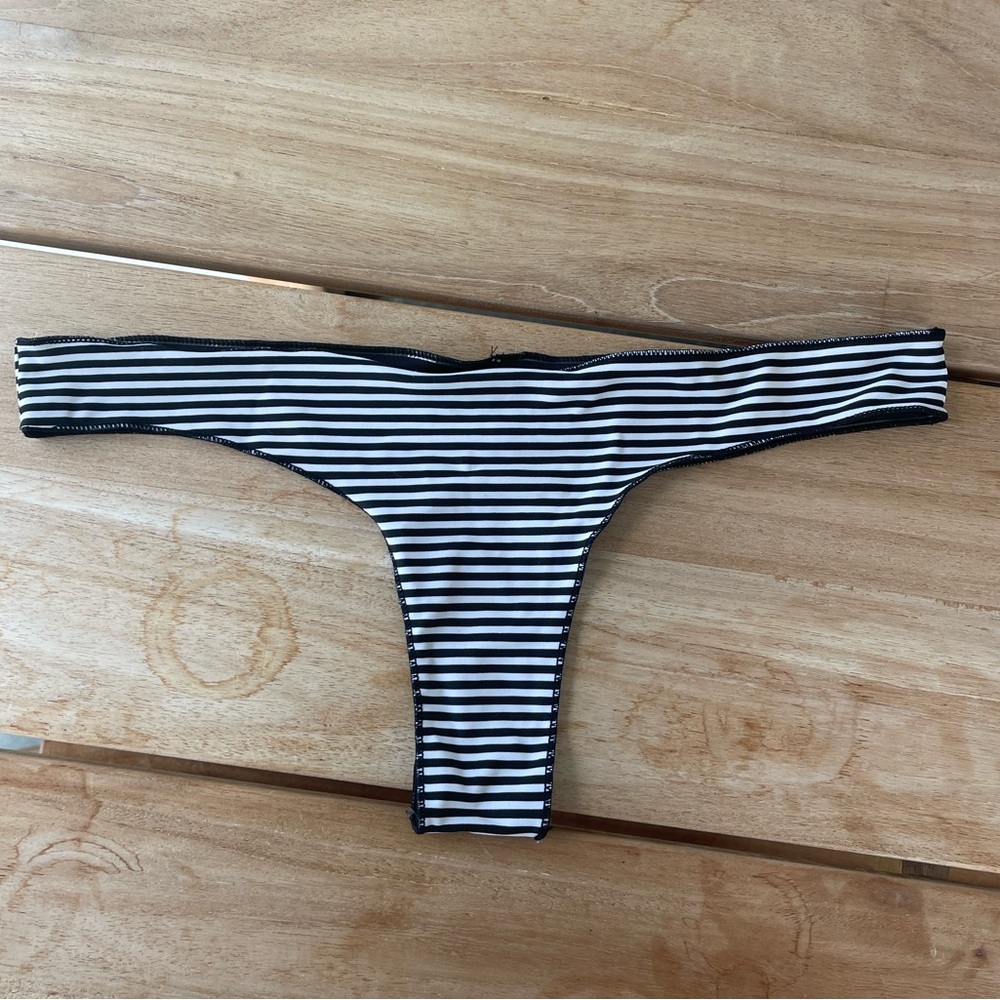 Rip curl bikini bottoms in size medium